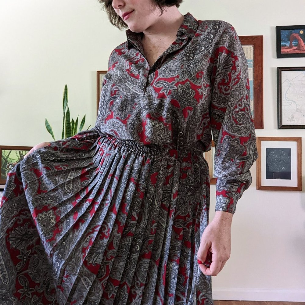 y2k vintage red and gray paisley print skirt set